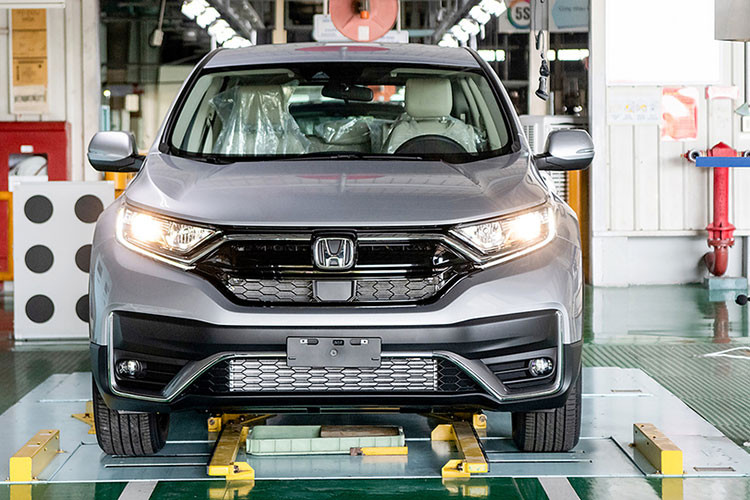 Nếu như doanh số Honda CR-V trong nhiều tháng trước đây đã bị Mazda CX-5 vượt mặt, thì tháng 12/2020 vừa qua chứng kiến sự bứt phá ngoan mục của mẫu xe này với doanh số 3.226 xe, tăng 155 % so với tháng trước. Dù lập doanh số bán theo tháng cao nhất từ đầu năm đến nay, tuy nhiên với doanh số cộng dồn đã có 11.365 xe bán ra, kém Mazda CX-5 438 xe khiến CR-V vẫn không vượt qua đối thủ để trở thành mẫu CUV bán chạy nhất trên thị trường.