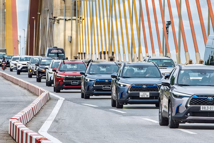 Tháng 12/2020 là tháng cuối cùng chính sách ưu đãi giảm 50% lệ phí trước bạ của Chính phủ dành cho xe sản xuất, lắp ráp trong nước sẽ hết hiệu lực. Chính vì vậy, nhu cầu mua xe chạy phí trước bạ có mức tăng trưởng mạnh, phả sức "nóng" nên thị trường ôtô trong tháng cuối năm. Vì vậy, top ôtô bán chạy nhất Việt Nam cũng có nhiều thay đổi.