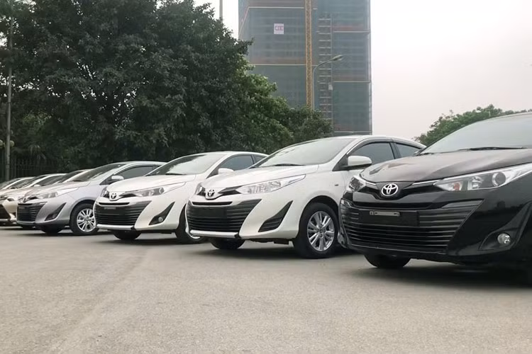 Toyota Vios tiếp tục cho thấy phong độ ấn tượng. Mẫu sedan hạng B giữ vững vị trí dẫn đầu thị trường lẫn phân khúc với doanh số 4.053 xe, tăng 11% so với tháng trước, tăng 41% so với cùng kỳ. Với doanh số này, Vios nắm chắc ngôi vị mẫu xe bán chạy nhất Việt Nam năm 2020.