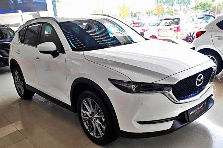 Kết thúc tháng 12, Mazda CX-5 có 1.898 xe được giao đến tay khách háng, giảm 44 xe so với tháng trước, Mazda CX5 giảm 3 bậc từ vị trí thứ 6 xuống trí thứ 9. Doanh số cộng dồn 11.793 xe. Điều đó đồng nghĩa với việc, Mazda CX-5 là mẫu xe bán chạy nhất phân khúc Crossover, vượt qua CR-V và Tucson