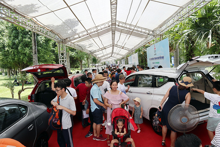 Giống như lần thứ nhất, sự kiện nhận được sự tham gia và hỗ trợ nhiệt tình đến từ hàng loạt các đại lý danh tiếng, Hội chợ ôtô lần hai tại thủ đô Hà Nội lần này óp mặt hàng loạt các thương hiệu tên tuổi như; Isuzu Dsquare Việt Hải, Mitsubishi An Dân, Toyota Mỹ Đình, Hyundai Hà Đông, Subaru Hà Nội, Hà Nội Ford, Nissan Tây Hồ,… cùng các đơn vị phụ trợ.