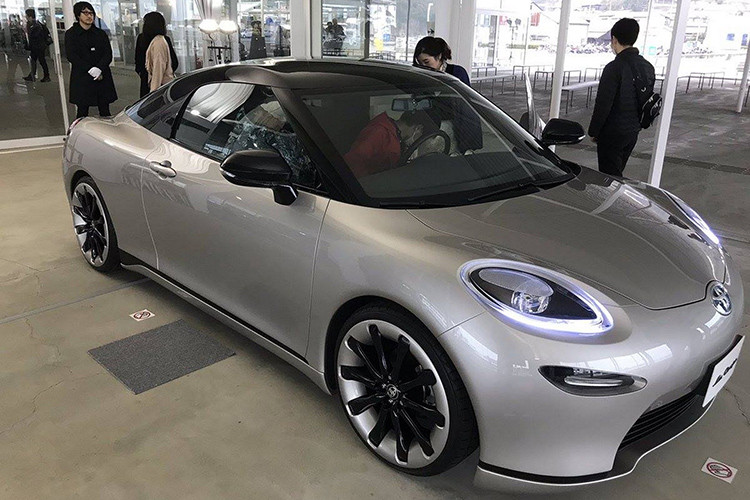 Có thể nói, Toyota La Coupe chạy điện là một mẫu xe concept khá thú vị. Hiện chưa rõ hãng Toyota có kế hoạch đưa mẫu xe coupe này lên dây chuyền sản xuất thương mại hay không nhưng chắc chắn nó sẽ rất "hot".