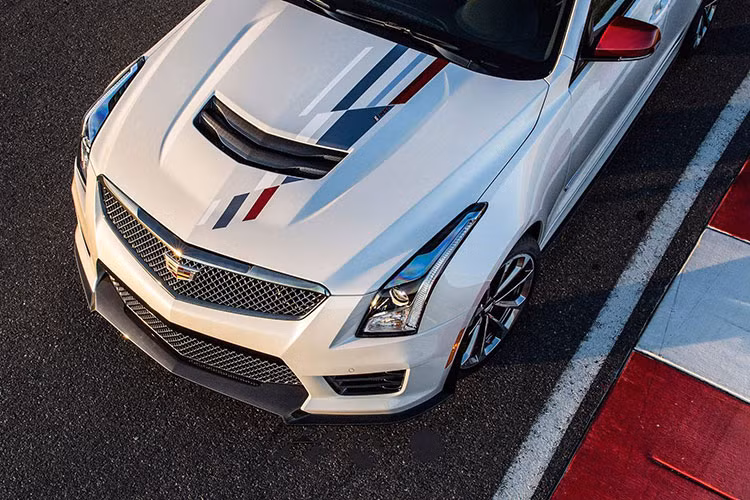 Năm nay, các tay đua đại diện cho hãng xe Mỹ gồm; Konica Minolta, Ricky và Jordan Taylor của đội đua Cadillac đã giành được chức vô địch. Chính vì vậy hãng xe sang Cadillac đã ăn mừng sự kiện này.