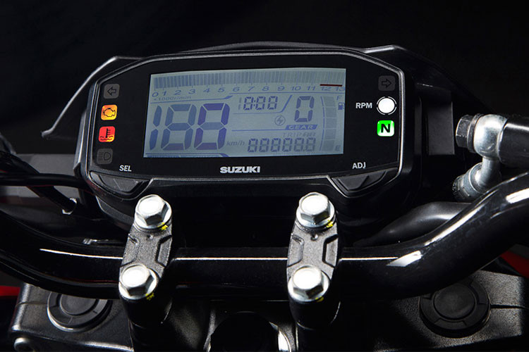 GSX-S150 có kích thước tổng thể: 2.020 mm dài x 745 mm rộng x 1.040 mm cao, chiều dài cơ sở 1.300 mm, chiều cao yên 785 mm và khoảng sáng gầm xe 155 mm. Xe có trọng lượng 130 kg, được trang bị cụm đồng hồ kỹ thuật số hoàn toàn mới với màn hình LCD đơn sắc hiện đại.