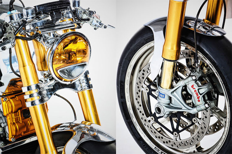 Cởi bỏ hình dáng thuần Sport nguyên bản, xưởng độ đã khoác lên thân xe một vỏ bọc mới tinh bằng kim loại bóng lộn. Điển hình là cụm đèn pha tròn cổ điển được sơn mặt kính màu vàng và được bọc xung quanh viền kim loại sáng bóng, trên phía chảng ba là trợ lực Ohlins đồng màu.