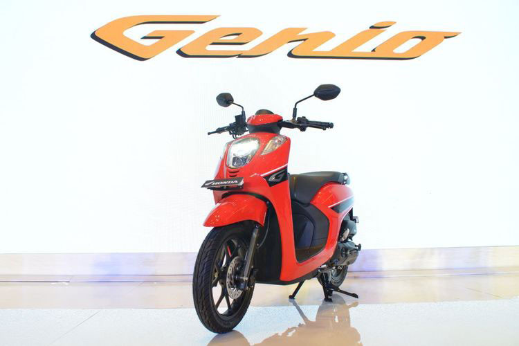 Mới đây, nhà phân phối PT Astra Honda Motor (AHM) tại thị trường Indonesia đã chính thức cho ra mắt mẫu xe tay ga nhỏ gọn và đáng yêu mang tên Honda Genio 2019 mới với tuỳ chọn 11 màu sắc khác nhau.