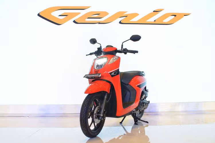 Mới đây, nhà phân phối PT Astra Honda Motor (AHM) tại thị trường Indonesia đã chính thức cho ra mắt mẫu xe tay ga nhỏ gọn và đáng yêu mang tên Honda Genio 2019 mới với tuỳ chọn 11 màu sắc khác nhau.