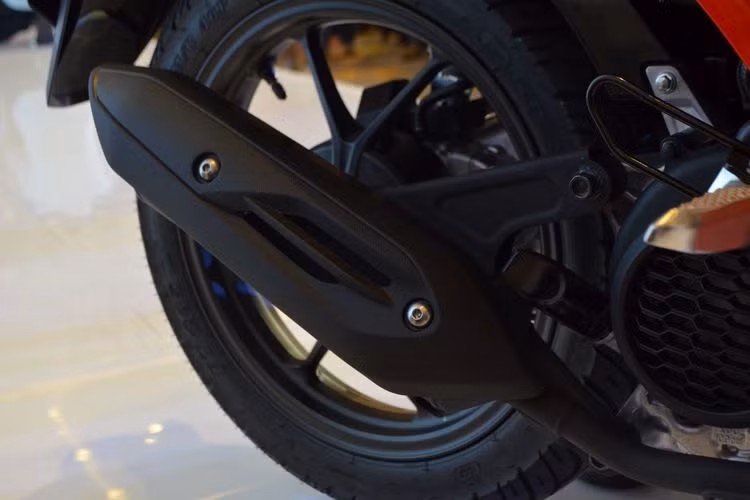 Về động cơ, Honda Genio 110 sử dụng một trái tim gần giống như mẫu xe tay ga Honda Scoopy, nhưng được cải tiến để hoạt động hiệu quả hơn với con số tiêu thụ nhiên liệu cực kỳ tiết kiệm là 1,69 lít/100 km.