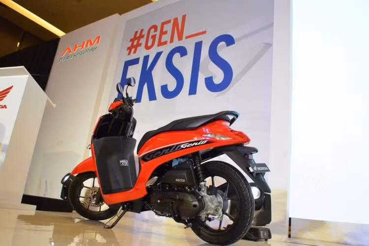 Tại thị trường xe máy Indonesia, khung của Genio được thiết kế bằng công nghệ eSAF hoàn toàn mới của Honda giúp cho chiếc xe trở nên nhẹ nhàng và dễ điều khiển hơn khi tổng trọng lượng khô của chiếc xe từ 89 kg.
