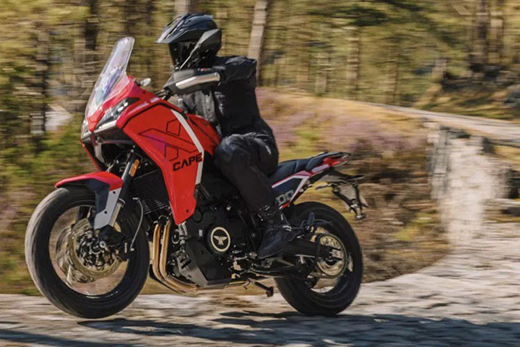 Xe sẽ có mặt tại các đại lý và showroom ở châu Âu từ tháng 6 tới, mức giá xe Moto Morini X-Cape 700 chính thức là 7.499 bảng Anh (khoang 259 triệu đồng) khi quy đổi ra tiền Việt theo tỷ giá hiện tại.