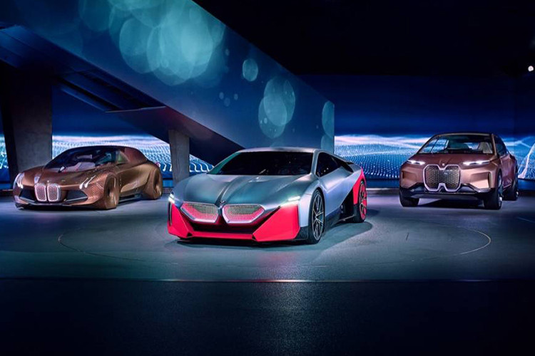Đương nhiên BMW Vision M Next sẽ không được đưa vào sản xuất thương mại mà chỉ mang tính nghiên cứu. Tuy nhiên tại gian hàng của hãng xe sang BMW tại triển lẫm ôtô Frankfurt 2019, nó thật sự toả sáng rực rỡ nhất.