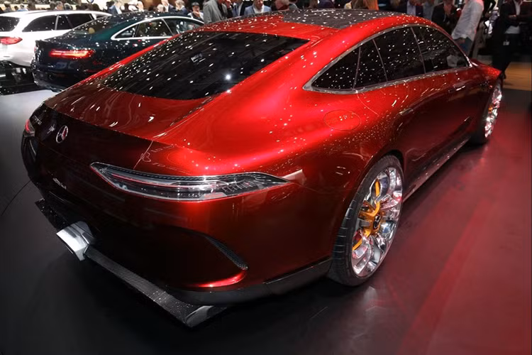 Thực tế, nhãn tên "73" vốn đã được hãng sử dụng từ rất lâu trong quá khứ cho một số chiếc xe đặc biệt như Mercedes SL73 siêu hiếm, vào tháng 2/2018 hãng xe Đức cũng đã đăng ký nó cho các phiên bản hàng đầu của G-Class (G73) và S-Class (S73) thế hệ tiếp theo.