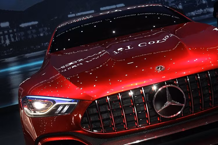 Một nguyên mẫu thử nghiệm gần đây của Mercedes đã được bắt gặp, và nó được cho là mẫu xe thử nghiệm của GT73. Chiếc xe chạy mà không gây ra bất kỳ tiếng ồn động cơ nào nên nó chắc chắn là một chiếc xe hybrid đang hoạt động ở chế độ điện hoàn toàn.