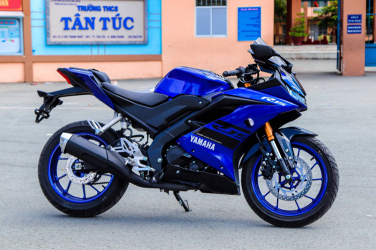 Sức mạnh của xe đến từ khối động cơ xylanh đơn, dung tích 155cc tích hợp công nghệ van biến thiên VVA giúp tăng hiệu năng của động cơ ở dải tua cao, sản sinh công suất tối đa 19 mã lực và mômen xoắn cực đại 14,7 Nm. Đi kèm là hộp số côn tay 6 cấp và bộ ly hợp chống trượt khi dồn số. 