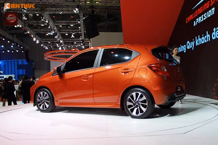 Hiện tại, thương hiệu ôtô Honda Việt Nam vẫn chưa công bố giá bán cho mẫu hatchback cỡ A mới này. Tuy nhiên, tại Indonesia, Honda Brio có giá dao động từ 132,5 - 180 triệu Rupiah, tương đương 213 - 289 triệu đồng.