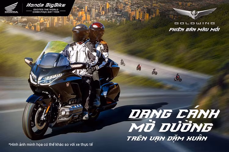 Tiếp đó là khóa thông minh Smart key tiện ích, hệ thống sưởi tay lái, sưởi yên cùng hệ thống thùng đồ, kính chắn gió mang đến nhiều tiện ích và tác dụng thực tiễn với người dùng. Về sức mạnh, Honda Gold Wing 2022 trang bị động cơ 6 xylanh, dung tích 1.833 cc, sản sinh công suất tối đa 124,7 mã lực tại 5.500 vòng/phút và mô-men xoắn cực đại 170 Nm ở 4.500 vòng/phút.