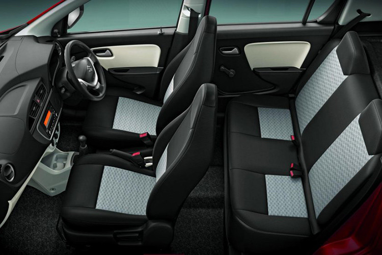 Suzuki Alto 2019 sở hữu khối động cơ xăng 3 xi-lanh, dung tích 796 cc, sản sinh công suất tối đa 47,99 mã lực tại tua máy 6.000 vòng/phút và mô-men xoắn cực đại 69 Nm tại tua máy 3.500 vòng/phút. Động cơ kết hợp với hộp số sàn 5 cấp tiêu chuẩn đồng thời tiêu thụ lượng xăng trung bình chỉ 22,05 km/lít (4,5 lít/100 km).