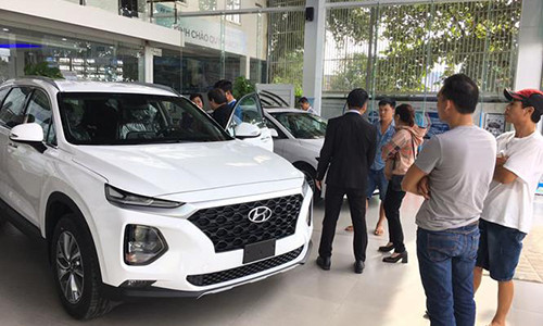 Tai sao khach hang van mua oto 