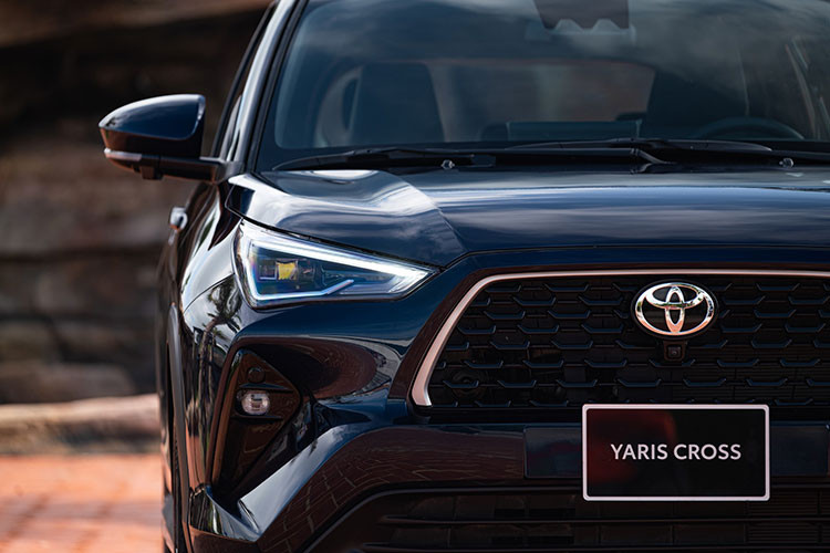 Nếu mức bán ra dự kiến từ phía đại lý là chính xác thì Toyota Yaris Cross có giá khá cao trong phân khúc SUV cỡ B. Mẫu xe này sẽ đắt hơn Kia Seltos (599 - 719 triệu đồng), Hyundai Creta (640 - 740 triệu đồng) và Mitsubishi Xforce 2024 (dự kiến khoảng trên dưới 700 triệu đồng, xe đã nhận đặt cọc và về Việt Nam vào cuối năm nay, khoảng giữa cuối Quý I/2024 sẽ bán tại Việt Nam).