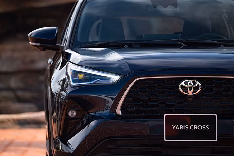 Nếu mức bán ra dự kiến từ phía đại lý là chính xác thì Toyota Yaris Cross có giá khá cao trong phân khúc SUV cỡ B. Mẫu xe này sẽ đắt hơn Kia Seltos (599 - 719 triệu đồng), Hyundai Creta (640 - 740 triệu đồng) và Mitsubishi Xforce 2024 (dự kiến khoảng trên dưới 700 triệu đồng, xe đã nhận đặt cọc và về Việt Nam vào cuối năm nay, khoảng giữa cuối Quý I/2024 sẽ bán tại Việt Nam).