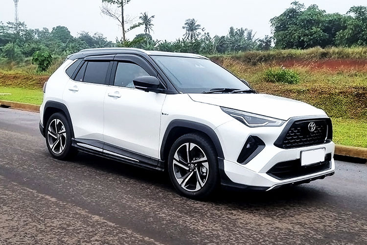 Khi mua mẫu SUV cỡ B này, khách hàng Việt có thể lựa chọn màu đơn sắc hoặc hai tông màu. Theo công bố của nhà phân phối chính hãng, Toyota Yaris Cross 2023 mới dự kiến sẽ bán ra và đến tay khách hàng tại thị trường Việt Nam vào ngày 19/9/2023.