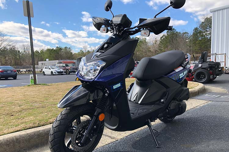 Vận tốc tối đa mà Zuma có thể đạt được là hơn 100 km/h. Điểm đáng chú ý hơn cả, là giá xe Yamaha Zuma 125 được niêm yết khoảng 3500$ (tương đương với hơn 80 triệu đồng). Mẫu xe tay ga thể thao này sẽ không được phân phối chính hãng tại Việt Nam,nếu những khách hàng muốn sở hữu sẽ phải thông qua các đơn vị nhập khẩu tư nhân.