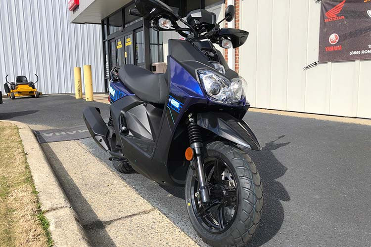 Mới đây nhất, hậu duệ của dòng xe BWS từng bán tại Việt Nam mang tên xe ga Yamaha Zuma tại thị trường nước ngoài đã được ra mắt phiên bản 2020 với nhiều thay đổi thú vị và mang giá bán cũng thú vị không kém cạnh.