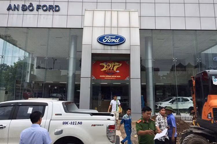 Với loạt xe bị lỗi kỹ thuật có thể do lỗi trong quá trình sản xuất của Ford lẫn linh kiện bị lỗi từ các nhà cung ứng phụ tùng, tuy nhiên việc hãng xe Mỹ liên tục phải mở những đợt triệu hồi tại Việt Nam và nhiều nước trên Thế giới - đặc biệt là vụ việc nhân viên của một đại lý Ford tại Hà Nội đánh khách hàng trong thời gian vừa qua phần nào cũng gây ảnh hưởng không nhỏ tới lòng tin của người dùng với Ford Việt Nam.