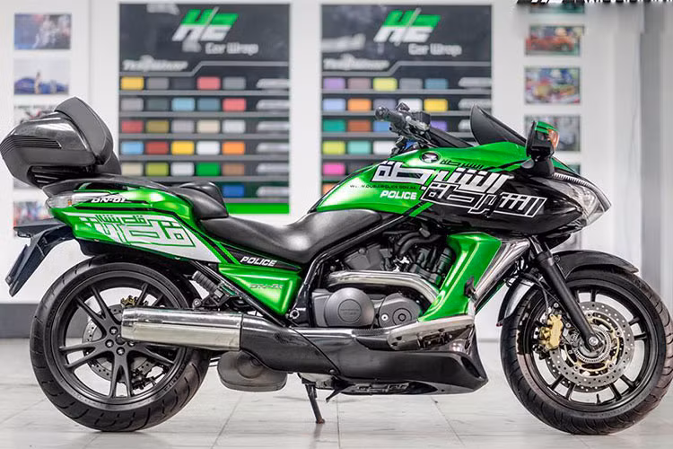 Honda DN-01 là mẫu xe thể hiện được tính, mang phong cách hướng tới tương lai - của Honda, một sản phẩm với khả năng vận hành độc đáo và hình dáng hoàn toàn mới lạ. Xe khác lạ bởi hình dáng và thiết kế độc đáo, nhưng lại quen thuộc với đa số bởi tính năng vận hành đơn giản, khá dễ dàng như một chiếc xe tay ga.