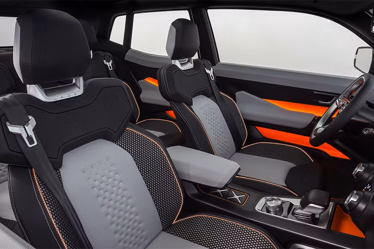 Xe được chế tạo trên một “khung gầm cơ sở đặc biệt”, và có chiều dài 4,2 mét. Nhà sản xuất Lada sẽ trang bị cho xe một hộp số tự động với số truyền thấp và cao, có thể áp dụng hữu ích trong các con đường off-road, cùng với một khoảng cách từ trục bánh tới phần mũi và đuôi xe ngắn, cộng thêm khoảng sáng gầm xe cao ráo.