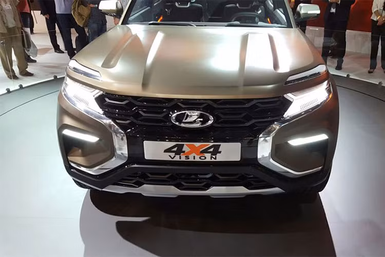Mẫu xe SUV mới này vẫn có một phần mũi xe tạo hình chữ X đặc trưng, lưới tản nhiệt của xe được trang bị dạng lưới mắt cáo cỡ lớn. Đi kèm là các thanh nệp bảo vệ phần dưới khung xe và bộ la-zăng 21-inch to lớn.