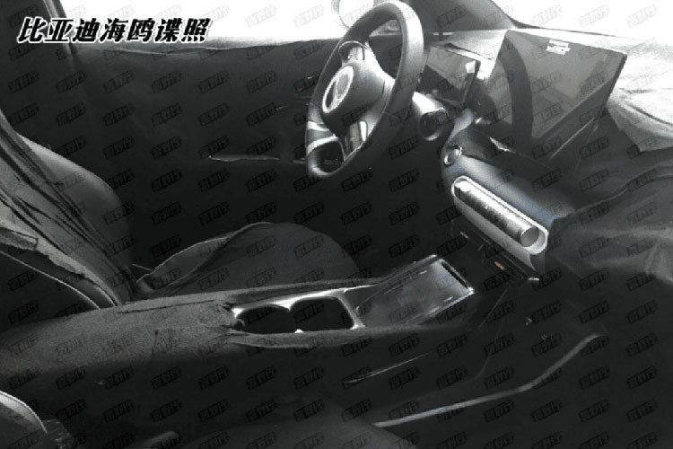 Trong khi đó, cụm pin lithium sắt photphat (LFP) do công ty con FinDreams của BYD sản xuất sẽ có dung lượng 30,7 kWh. Hiện chưa rõ BYD Seagull sở hữu quãng đường di chuyển sau 1 lần sạc là bao nhiêu.