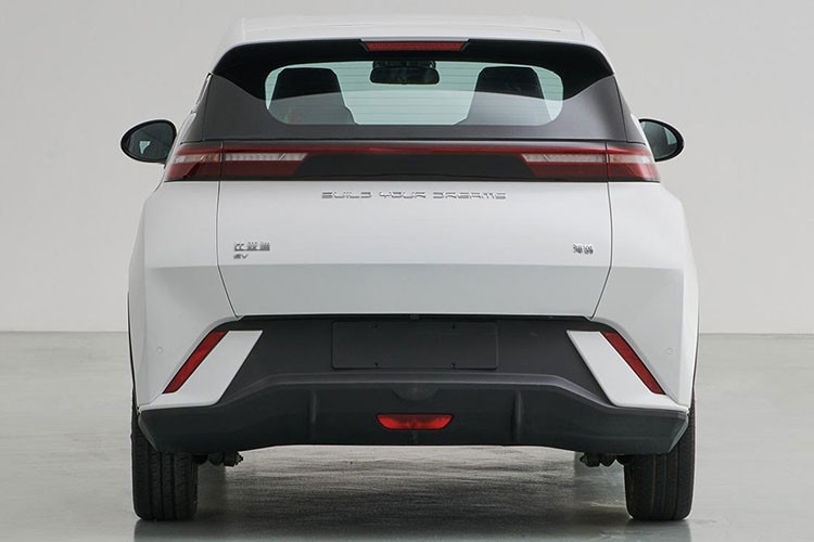 Nhiều khả năng BYD Seagull sẽ chính thức ra mắt thị trường Trung Quốc trong năm nay. Tại thị trường nội địa, giá xe BYD Seagull 2024 chạy điện dành cho đô thị này dự kiến có mức dao động từ 8.860 - 14.770 USD (khoảng 207 - 346 triệu đồng). 