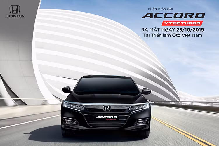 Cụ thể mẫu xe Honda Accord thế hệ thứ 10 sẽ vẫn giữ nguyên thiết kế như từng xuất hiện ở thị trường Mỹ năm ngoái. Theo dó, Accord thế hệ mới sở hữu ngoại hình thể thao hơn “người tiền nhiệm” và có một chút giống như Civic mới như ở cụm đèn pha/hậu và những đường gân dập nổi ở hai bên thân và nắp ca-pô xe.