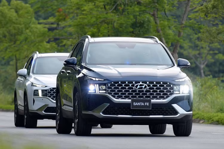 Hyundai SantaFe bi trieu hoi tren toan cau vi loi day an toan