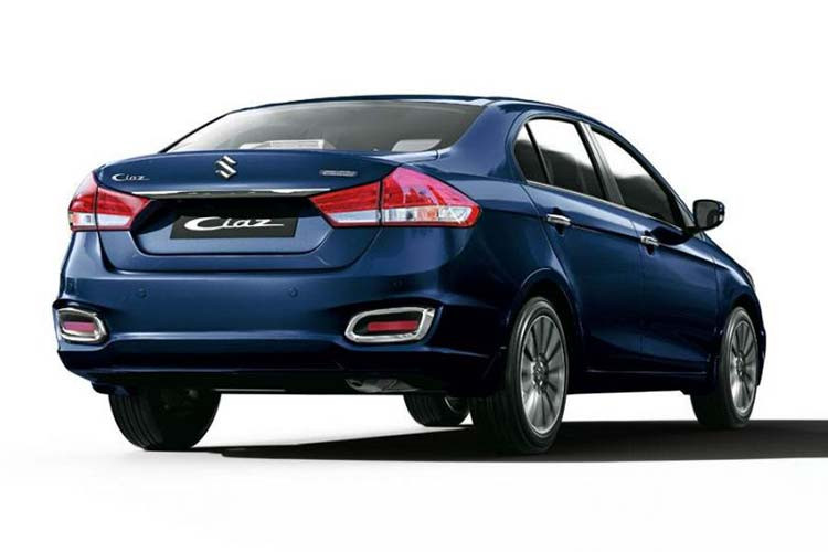 Ở lần nâng cấp giữa vòng đời này, Suzuki Ciaz nâng cấp mới sẽ có một số thay đổi nhỏ về mặt thiết kế, dễ nhận thấy nhất là cụm đèn chiếu sáng trước được vuốt lại, đi kèm tính năng bật/tắt tự động. Bên cạnh đó, cản trước/sau cũng được làm mới. Tại thị trường Thái Lan, xe được trang bị hệ thống đèn full LED bao gồm cả đèn LED định vị ban ngày. Ngoài ra, mâm của xe cũng có thiết kế mới kiểu phay xước với kích cỡ 16 inch.