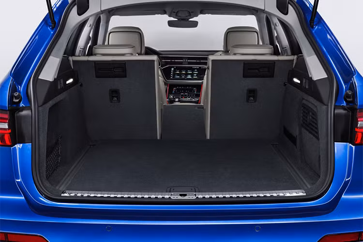Tính thực tiễn được Audi đề cao ở phiên bản A6 Avant lần này. Do vậy, thể tích khoang hành lý của xe có thể mở rộng từ 565 lít lên đến tối đa là 1.680 lít, phù hợp với những nhu cầu chức năng khác nhau. Bên cạnh đó, xe có hệ số cản khí động học thuộc top đầu là 0.27, giúp tiết kiệm nhiên liệu đồng thời hạn chế tiếng ồn trong quá trình vận hành.