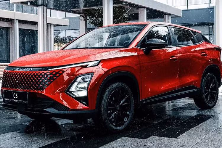 Không có gì bất ngờ khi Nga được chọn làm thị trường đầu tiên ra mắt Omoda C5 2025. Với mức giá cạnh tranh chỉ từ từ 2.519.900 - 3.259.900 Ruble (khoảng 607 - 785 triệu đồng) kèm những nâng cấp đáng chú ý, mẫu SUV này hứa hẹn tiếp tục gặt hái thành công tại các thị trường quốc tế, trong đó có Việt Nam.