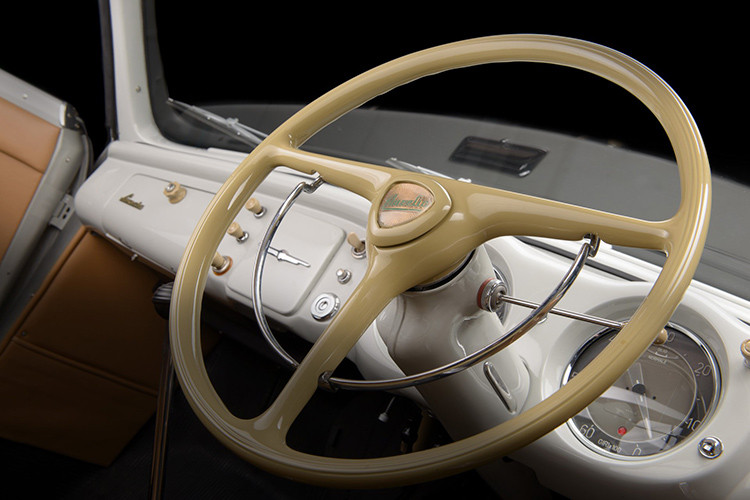 Được biết, chiếc xe đã được phục hồi sau thời gian tới 2,5 năm làm việc miệt mài của chuyên gia xe cổ Thornley Kelham cùng đội của ông.