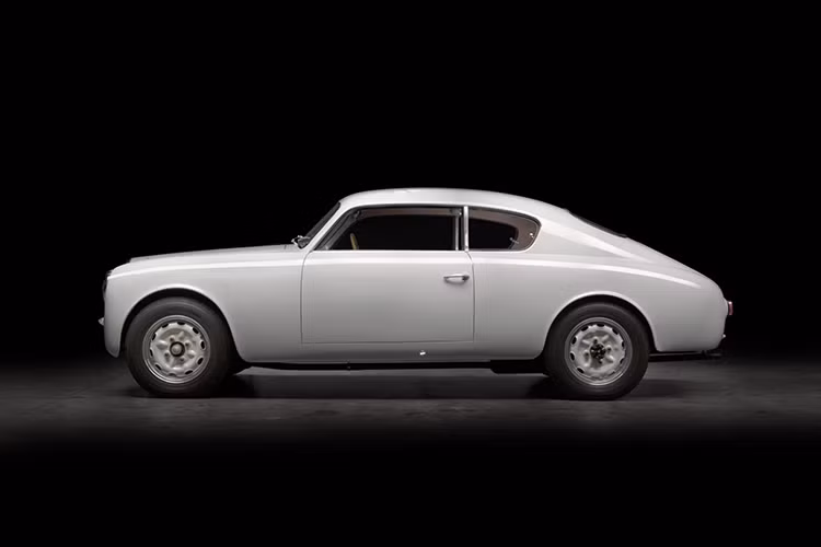 Không chỉ là đống sắt vụn được làm mới chỉ để "kiểng", ngay sau khi Lancia Aurelia B20 GT được phục hồi nó đã cùng chủ nhân tham gia hành trình hơn 800 km mà không gặp phải bất cứ trục trặc nào trên đường.