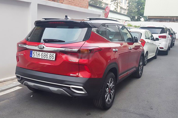 Biển số Kia Seltos Lộc Phát này được nhiều người cho rằng mang lại may mắn về tài vận, giúp việc làm ăn trở nên thuận lợi, đồng thời dễ nhớ. Chiếc Kia Seltos phiên bản 1.4L Turbo Premium bốc biển đẹp này khiến nhiều người không khỏi ghen tỵ.