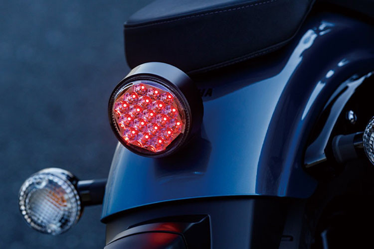 Hiện tại, Yamaha Bolt chỉ có duy nhất một phiên bản R Spec trong khi phiên bản tiêu chuẩn trước đây được trang bị cặp vành căm đã bị loại bỏ. Yamaha Bolt R Spec mới sử dụng cặp mâm đúc đa chấu sơn màu kim loại bóng.