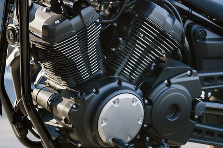 Sức mạnh được truyền tới bánh sau bằng dây đai thông qua hộp số 6 cấp, hệ thống phun xăng điện tử mới của hãng Yamaha tiết kiệm nhiên liệu hơn so với trước đây.