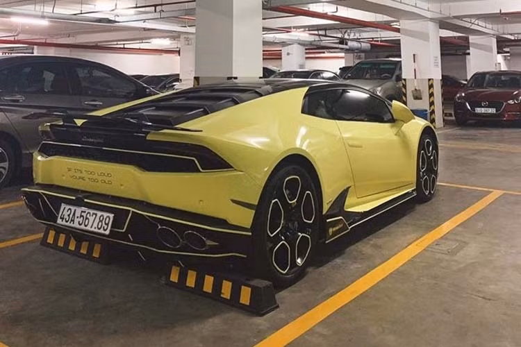 Lamborghini Huracan LP610-4 có thời gian tăng tốc từ vị trí đứng yên lên 100 km/h chỉ trong vòng 3,2 giây trước khi đạt vận tốc tối đa 325 km/h. Trong cách đặt tên của Huracan LP610-4, con số 610 tượng trưng cho công suất của xe, số 4 mang hàm ý cho hệ dẫn động 4 bánh.