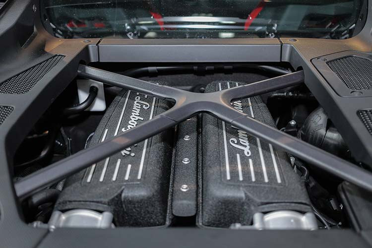 Siêu xe Lamborghini Huracan LP610-4 mang biển "san bằng tất cả" của Đà Nẵng sử dụng động cơ V10, dung tích 5.2 lít, sản sinh công suất tối đa 610 mã lực và mô-men xoắn cực đại 560 Nm. Chiếc xe này được chủ nhân độ lại hệ thống ống xả của Capristo.