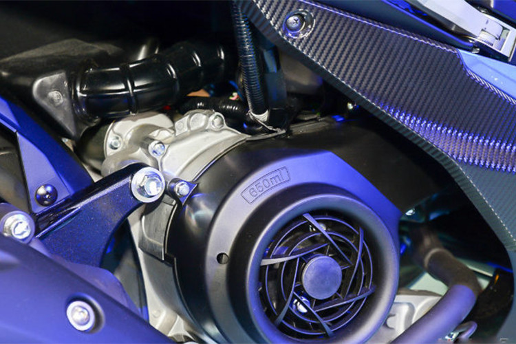 Với khối động cơ mới này, hãng xe máy Szuki cũng khẳng định nó sẽ cải thiện khả năng vận hành để chạy êm ái hơn, phù hợp với tính di động trong khu vực thành thị và những người có nhu cầu đi làm bằng xe ga.