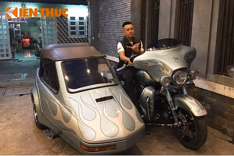 Chiếc Harley-Davidson Street Glide CVO 2013 được biker 9x với biệt danh "Đức Tào Phớ" lên đời với hàng loạt "đồ chơi" mới, đặc biệt nhất chính là chiếc "thuyền 3 bánh" nhập khẩu siêu độc đáo.