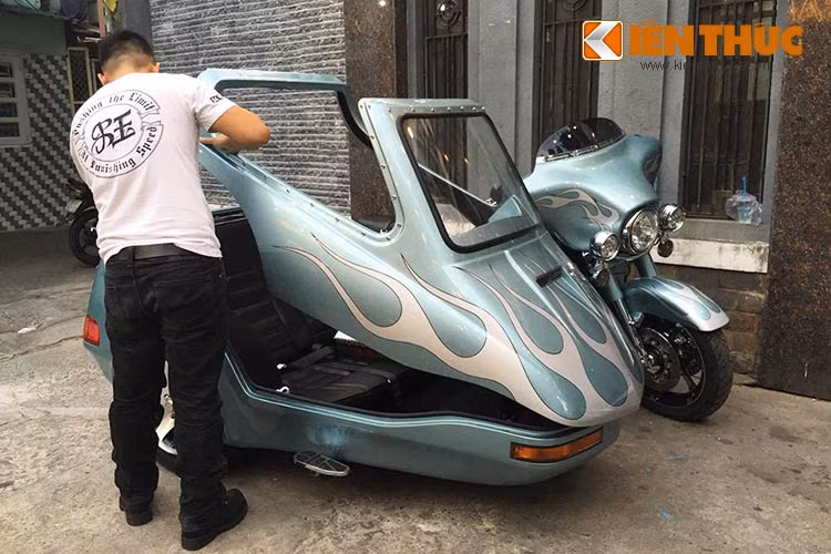  Việc kéo cả bộ "thuyền sidecar" độc đáo này cũng như cùng chủ nhân của mình vi vu trên những cung đường dài với mẫu xe mạnh mẽ này chỉ là chuyện nhỏ, nhưng nếu xuất hiện trên những con phố tại Việt Nam thì có lẽ sẽ và cả một vấn đề lớn. 