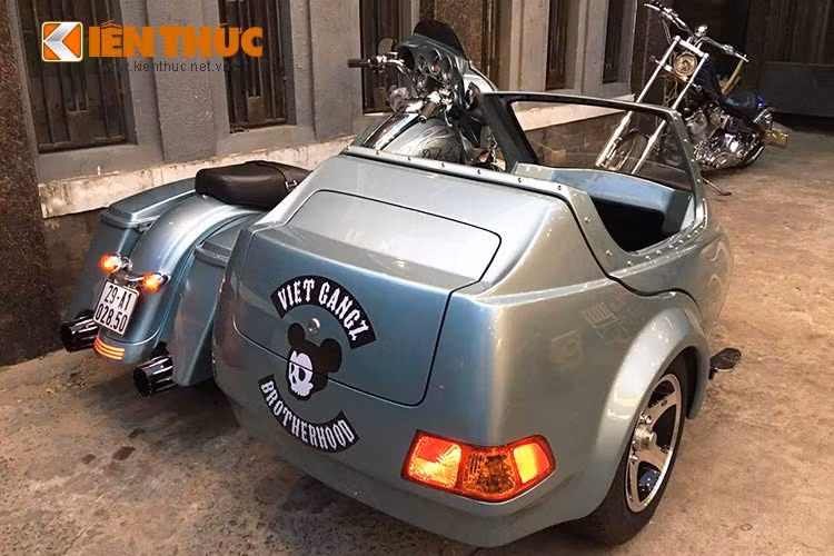 Là dòng xe đường trường huyền thoại của Harley-Davidson, Street Glide CVO 2013 sở hữu khối động cơ 1803cc, đáp ứng những yêu cầu cao nhất về độ tiện dụng và sự thoải mái trên những chặng đường dài cho người lái.