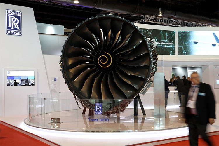 Đây là đặc điểm giúp EVTOL phù hợp vận hành trong đô thị hơn so với trực thăng truyền thống vốn rất ồn ào. Việc có thể cất/hạ cánh thẳng đứng cũng đồng nghĩa rằng chiếc EVTOL có thể trưng dụng tất cả các sân bay trực thăng hiện có, cũng như mọi khoảng trống hẹp khác trong đô thị.